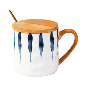 Taza de Cerámica Pintada a Mano, Taza a Rayas con Diseño Japonés Bajo Esmalte, Taza para Desayuno - Product Image 1