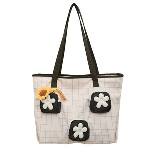Large Capacity Canvas Tote Bag Women Checkered Pattern Daisy Print Shoulder Bag Fashionable Design Everyday Outfits Spring 2023 - Product Image 5