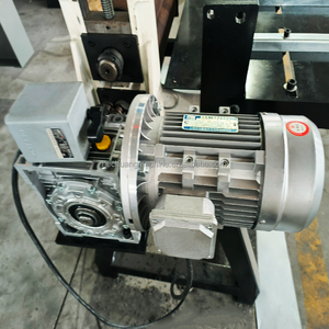 Machine de gaufrage en aluminium et en acier de haute qualité pour la fabrication de carreaux de produits essentiels - Product Image 3