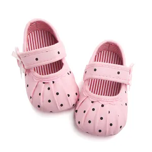 Único Super macio algodão de bolinhas cor de rosa sapatos de bebê para o bebé