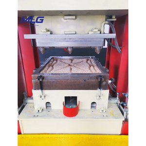 Línea de producción de palés de aserrín entero/máquina de fabricación de palés de <span class=keywords><strong>madera</strong></span> con <span class=keywords><strong>marco</strong></span> de placa de acero - Product Image 4