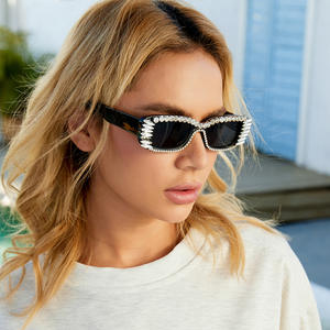 Lunettes de soleil incrustées de diamants pour femmes, monture carrée, protection UV400, style tendance, C4 rouge mat, C5 rose, 9071B Drill - Product Image 5