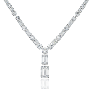 Collier en or blanc 18 carats de luxe très demandé avec diamants ronds et émeraudes, disponible à un prix abordable - Product Image 1