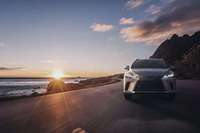 Lexus RX 350h SUV 2023, moteur turbo, transmission automatique, pneus R17, feux LED, toit ouvrant, 5 places, neuf/d'occasion