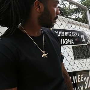 Collar con Colgante de Rifle AK47 Personalizado para Hombre, Chapado en Oro de 18K, Estilo Punk HIP HOP, Caja con Circonitas, Cuerda, Diseño Único y Personalizado - Product Image 5