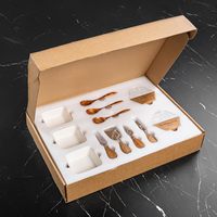 Ensemble cadeau de planche à charcuterie personnalisable en gros, grand format, avec couteaux à fromage, ustensiles en bois, bols en céramique pour la fête de l'emménagement, mariage