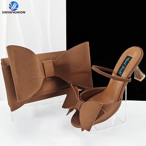 Set di <span class=keywords><strong>Scarpe</strong></span> con <span class=keywords><strong>Tacco</strong></span> Alto e Borsa Sinya per Donna, Decorato con Pietre, Elegante Set Coordinato per Occasioni Speciali - Product Image 4