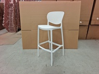 Chaise de bar haute en plastique moderne en polypropylène pour terrasse et café