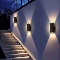 Applique murale extérieure carrée LED étanche IP65 pour éclairage haut et bas, idéale pour porche