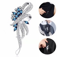 Broche en alliage plaqué de haute qualité avec perles et strass, style polyvalent pour femme, idéale pour foulard en soie - Direct Usine Transfrontalière