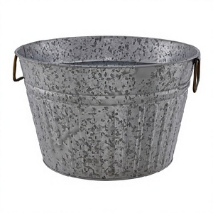 Maceta Metálica Minimalista y Elegante para Jardines Interiores, Decoración Moderna para el Hogar o la Oficina, por Axiom Home Accents - Product Image 1