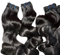Paquete de cabello humano virgen indio natural sin procesar, rizado y ondulado, de una sola capa, con cutícula alineada, estilo birmano, para venta al por mayor