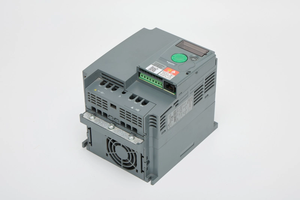 Variateur de vitesse ATV310 7,5 kW/10 ch, usage normal 5,5 kW/7,5 ch, 380...460 V, 3 phases, sans filtre, ATV310HU55N4A - Product Image 3