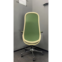 Chaise de direction Modern Boss Modèle populaire de chaise de bureau en cuir PU avec appui-tête réglable Chaise rotative en mousse de tissu en aluminium et fer à repasser