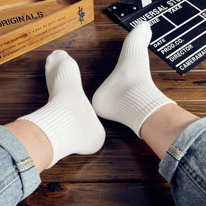 Mùa Đông Biểu Tượng Tùy Chỉnh 100% Tinh Khiết Cotton Unisex Vớ Bóng Rổ Vớ Thể Thao Màu Đen Trắng Tùy Chỉnh Crew Vớ Thiết Kế Chạy Vớ Người Đàn Ông - Product Image 5
