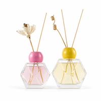 Diffuseur de parfum en verre carré de qualité supérieure 100 ml 200 ml avec logo personnalisé, décoration d'intérieur, récipient aromatique avec couvercles et bâtonnets en rotin