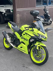 Moto d'occasion de style course, marque japonaise, 400 cm³, verte, modèle 2019 +25000 km, Ninja 400 fabriquée au Japon, Ninja 4 - Product Image 1