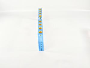 Portavelas Acrílico Moderno en Forma de Trofeo Personalizado - Candelabro de Cristal Transparente con Borde Dorado, Decoración Elegante para el Hogar - Product Image 6