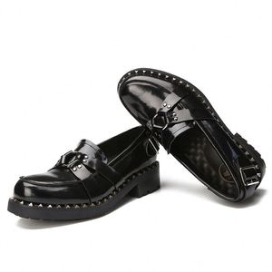 Chaussures en cuir verni rivetées pour hommes, mocassins tendance, style britannique, chaussures décontractées, design unique, chaussures de haute qualité - Product Image 3