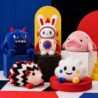 Ensemble de peluches géométriques rétro personnalisées OEM, monstres polyèdres, poissons-espaces, hérissons, nuages colorés, poupées en peluche créatives, cadeau pour enfants