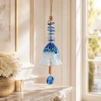 Carillon éolien en verre soufflé artisanal, sans plomb, matériau écologique, design moderne, couleurs bleu et blanc, avec corde de suspension et décoration en bois