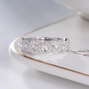 자연적인 백색 다이아몬드 보석류 원석 손가락 형식 보석은 여자를 위한 18 캐럿/18 k 금 반지를 재생했습니다