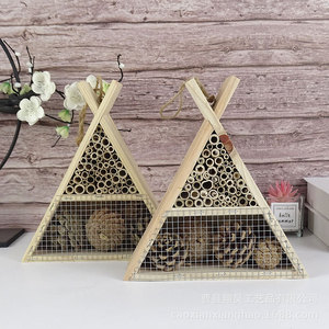 Nido de Insectos de Madera, Colmena Triangular para Colgar al Aire Libre, Color Madera Natural, Adorno de Jardín - Product Image 1