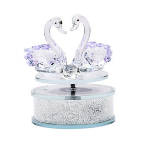Ornement de voiture en forme de cygne en cristal, décoration rotative en verre à énergie solaire, cadeau de mariage pour les couples - Product Image 5