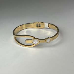 Brazalete de Moda en Acero Inoxidable 316L con Baño de Oro PVD, Diseño Sostenible y Resistente - Product Image 1