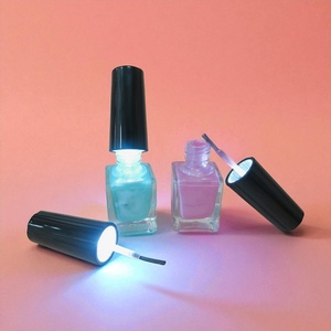 Couvercles de vernis à ongles en plastique avec lumière LED Couleur personnalisable pour bouteilles cosmétiques - Product Image 6