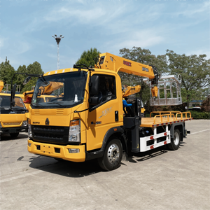 Camión Grúa SINOTRUK HOWO 6.3T con Plataforma Azul, Camión de Trabajo Aéreo con Grúa de 15m de Altura y Plataforma de 200kg, Motor WP2.3Q140 - Product Image 1