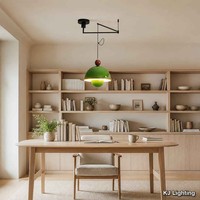 Suspension dôme à bras latéral, coque lisse sur capot lumineux, pour tables à manger et coins d'hôtel