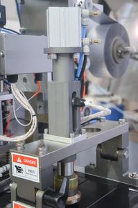 Machine SKP-1 pour le remplissage et le scellage de capsules de café pour l'emballage alimentaire <span class=keywords><strong>Dolce</strong></span> <span class=keywords><strong>Gusto</strong></span> - Product Image 3