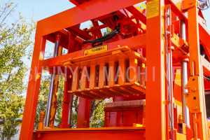 Machine à blocs de béton creux entièrement automatique QTJ4-25, 31 ans de tradition d'usine, avec types de briques personnalisés, fabriquée en Chine - Product Image 5