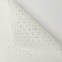 Le papier d'emballage imperméable à motif floral perforé le plus vendu est utilisé pour les matériaux d'emballage dans les fleuristes