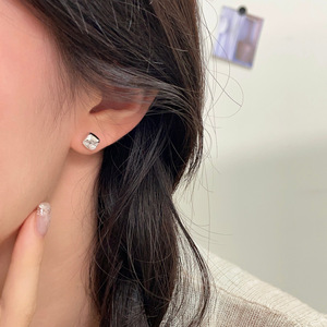 Boucles d'oreilles géométriques en argent sterling S925 avec incrustation de perles pour femmes, à porter au quotidien, plaquées platine, aiguilles en argent 925 - Product Image 1