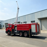 Nouveau camion de pompiers à mousse diesel HOWO 6x4 à conduite à droite, réservoir de plus de 10000 L, 351-450 ch, portée de 10-80 m pour la lutte contre les incendies et les opérations de sauvetage en zone urbaine et en immeubles de grande hauteur