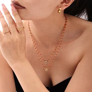 Collar Navideño de Acero Inoxidable Chapado en Oro con Campana, Reno, Cadena con Cuentas de Cristal Rojo y Blanco, Personalizable con Zirconia - Product Image 3