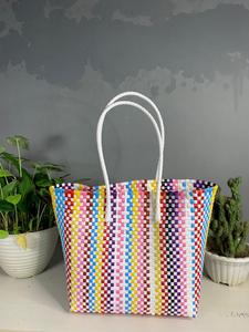 Bolso Tejido de Fabricación Indonesia, Bolso de Mano Premium para Mujer, Hecho a Mano con Plástico Reciclado, para Adultos - Product Image 2