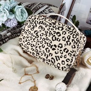 Fashion <b>Travel</b> Jewelry Organizer Medium Storage Bag Zipper Closure Dustproof Leather Rectangle Necklaces Earrings Rings - Product Image 6