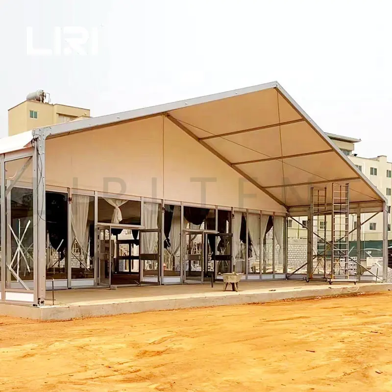 Tente d'église de salon commercial pour 1000 personnes en Inde pour des fêtes avec des décorations attrayantes