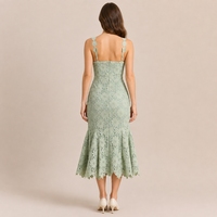 Robe Midi Tendance Élégante à Bretelles Fines avec Dentelle 3D, Sans Manches, Ourlet Asymétrique Volanté, Coupe Ajustée pour Femme