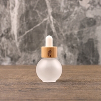 Flacon compte-gouttes en verre de 20 ml avec bouchon en bambou, blanc givré, pour essence, huile essentielle, mélange, soin de la peau, sérum, design sphérique mignon