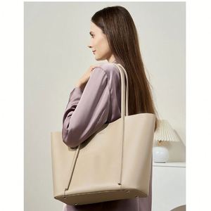 Nuevo Bolso Tote Negro Simple de Cuero Suave, Gran Capacidad, para Oficina, Trabajo, Mujer - Product Image 4