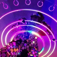 Verre à vin LED portable en acrylique, lumineux et créatif, en forme humaine, durable et tendance, pour présentoir, fête d'anniversaire, table