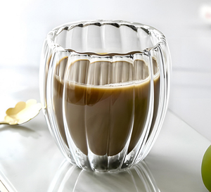 Gobelet en verre à double paroi côtelé de luxe 2026 avec poignée, en borosilicate cannelé, résistant à la chaleur, transparent, compatible lave-vaisselle, vente en gros, logo personnalisé - Product Image 4