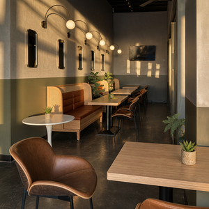 Ensemble de meubles de restaurant en bois moderne avec structure métallique et dossier en rotin pour salle à manger - Product Image 3