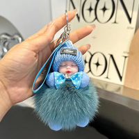Porte-clés Poupée Endormie - Pendentif en Peluche Pompon Doux
