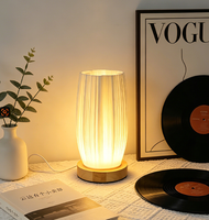 Lampe de table créative à brancher de style nordique, décoration de chevet, lumière de nuit confortable, USB, trois couleurs, tactile, minimaliste