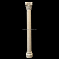 Colonne ronde en marbre blanc de Carrare gravée et personnalisée, style romain, en promotion, pour projets de villas et d'hôtels - Dougbuild Factory